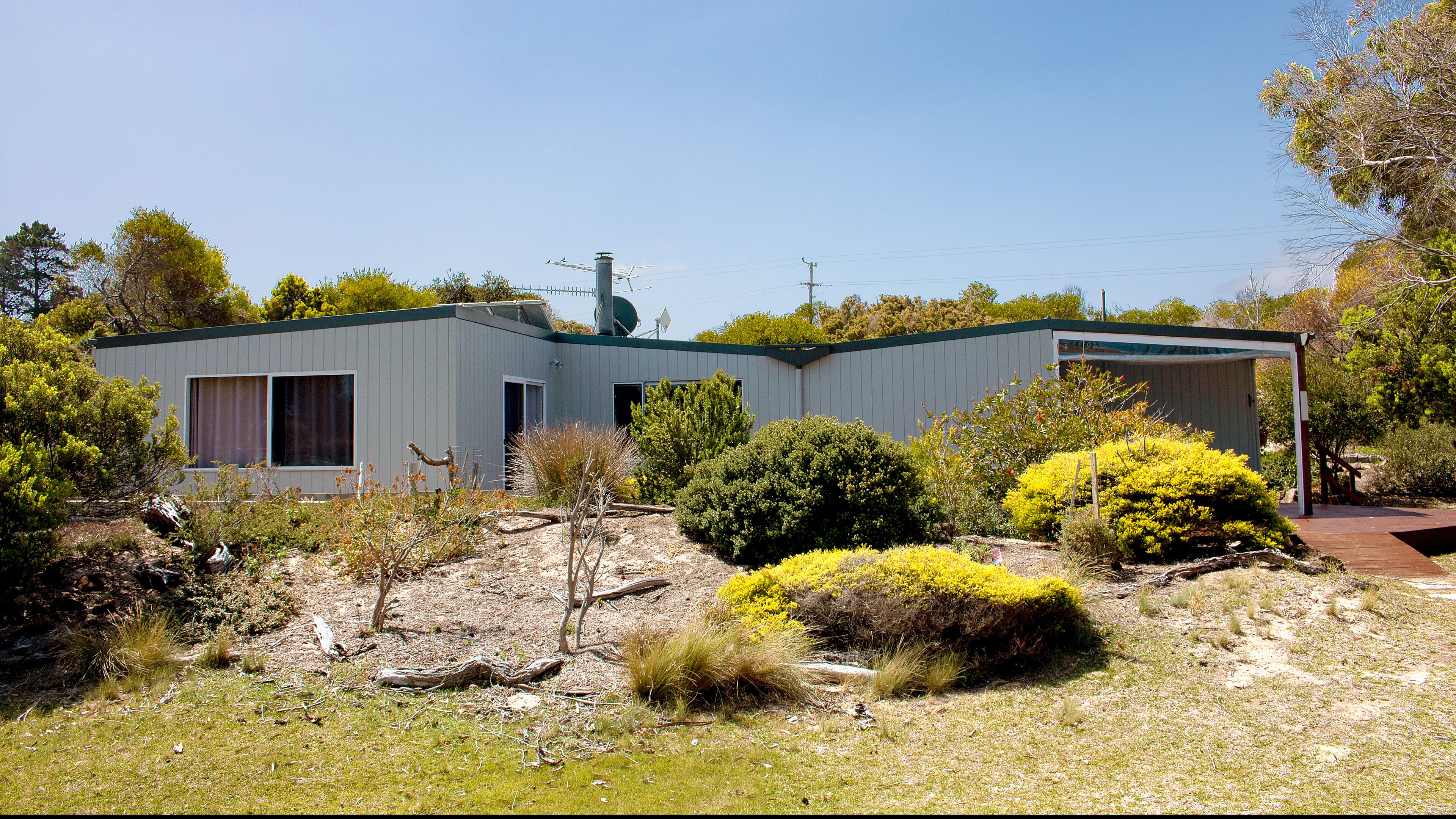 Dolphin Shores - A very private beachfront oasis with separate games room. — image 22