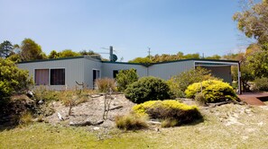 Exterior - Dolphin Shores - A very private beachfront oasis with separate games room. (Dolphin Sands)