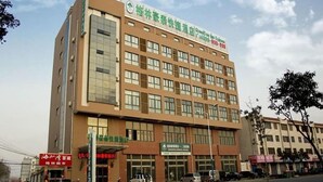 A multi-story building with a large entrance and several windows. - Greentree Inn Lianyungang Guanyun Bus Station Zhenxing Garden Express (Lianyungang)