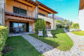 Terrace/patio - Happiness: with lake view and pool (Toscolano-Maderno)