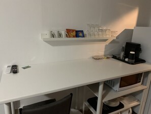 Full-size fridge, microwave, coffee/tea maker, toaster - The Reserve Hotel (Sale)