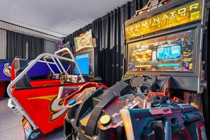 Game room - Game Room with Arcades | Themed Kids Bedroom | South-Facing Pool (Davenport)