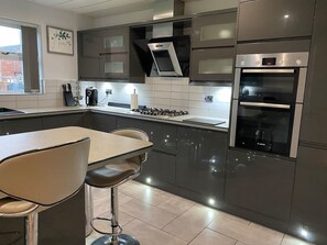 하우스, 침대(여러 개) | 전용 주방 | 냉장고, 전자레인지, 오븐, 쿡탑