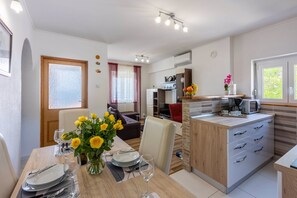 Interior - Holiday apartment with sun terrace, pool and sea view (Crikvenica)