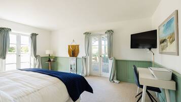 3 bedrooms, iron/ironing board, travel cot, free WiFi