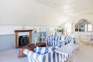 Smart-TV, Kamin, Videospiele