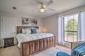 6 habitaciones, espacio para trabajar con laptop y internet 