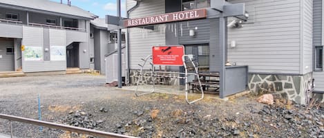 A building labeled 'RESTAURANT HOTEL' with a sign indicating a restaurant and a sauna.