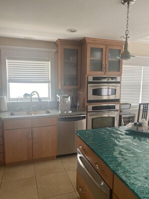 Oven, stovetop, cookware/dishes/utensils, dining tables