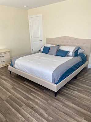 4 bedrooms, iron/ironing board, free WiFi, bed sheets