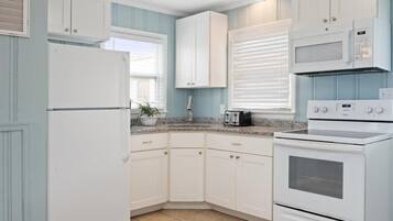 Coffee/tea maker, fridge, microwave, oven