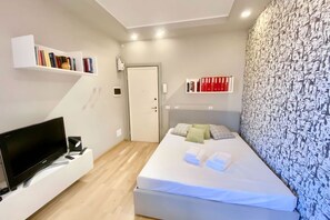 Iron/ironing board, WiFi