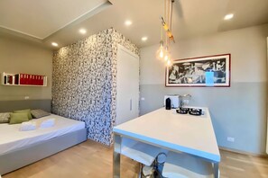 Iron/ironing board, WiFi