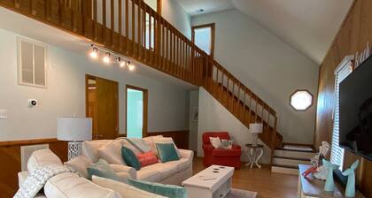 Island Haven - Hot Tub & Beautiful Water Views