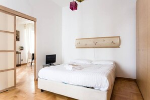 1 bedroom, desk, iron/ironing board, WiFi