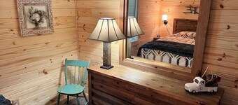 Serene and cozy Ozark home - 3 mins to Alley Spring and the Jack's Fork river!