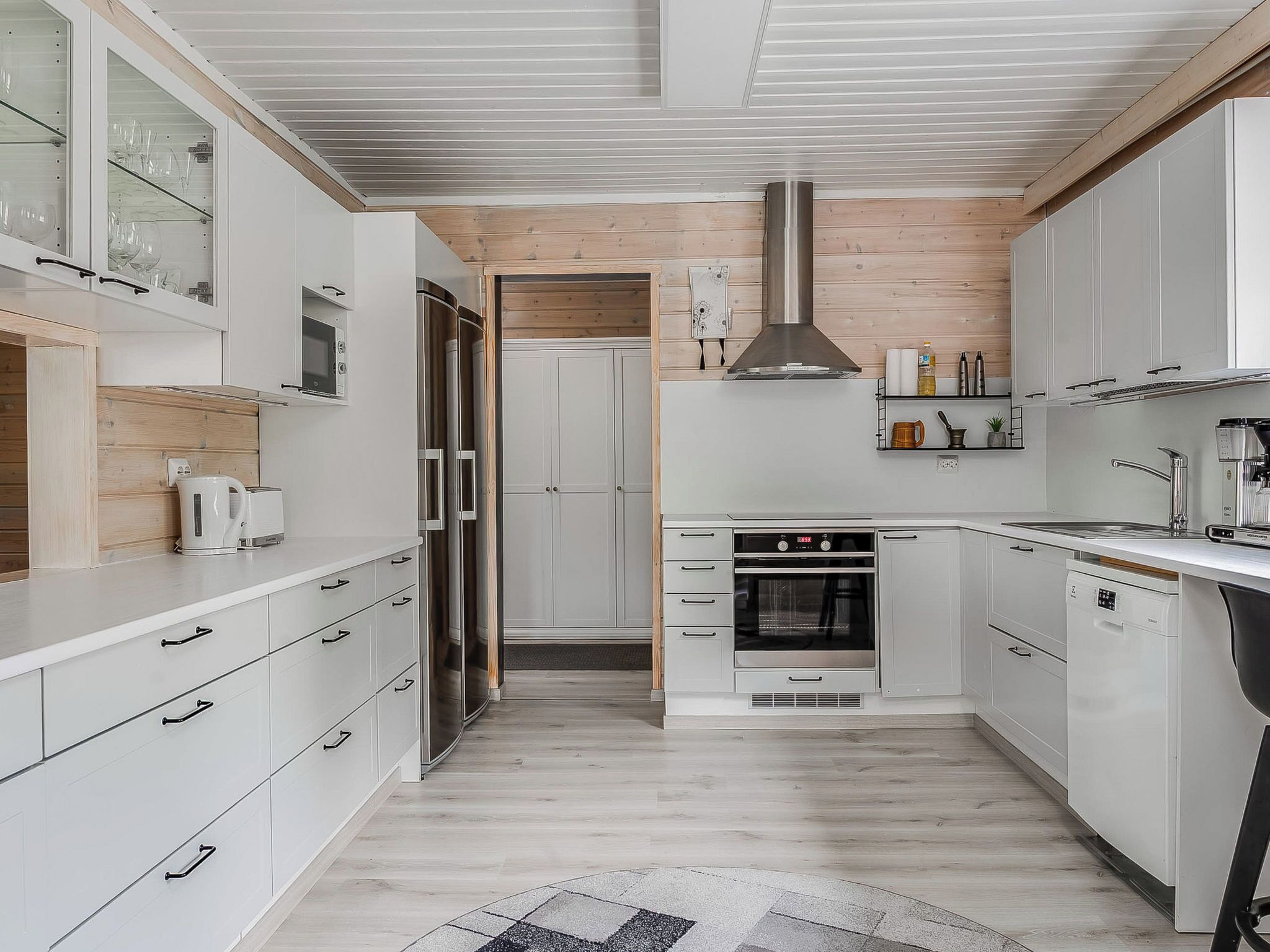 Fridge, microwave, dishwasher, cookware/dishes/utensils