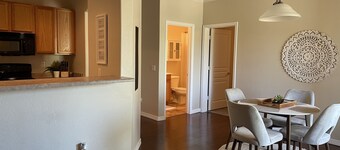 Townhome away from home! Near downtown Chandler/Gilbert. Heated pool and jacuzzi