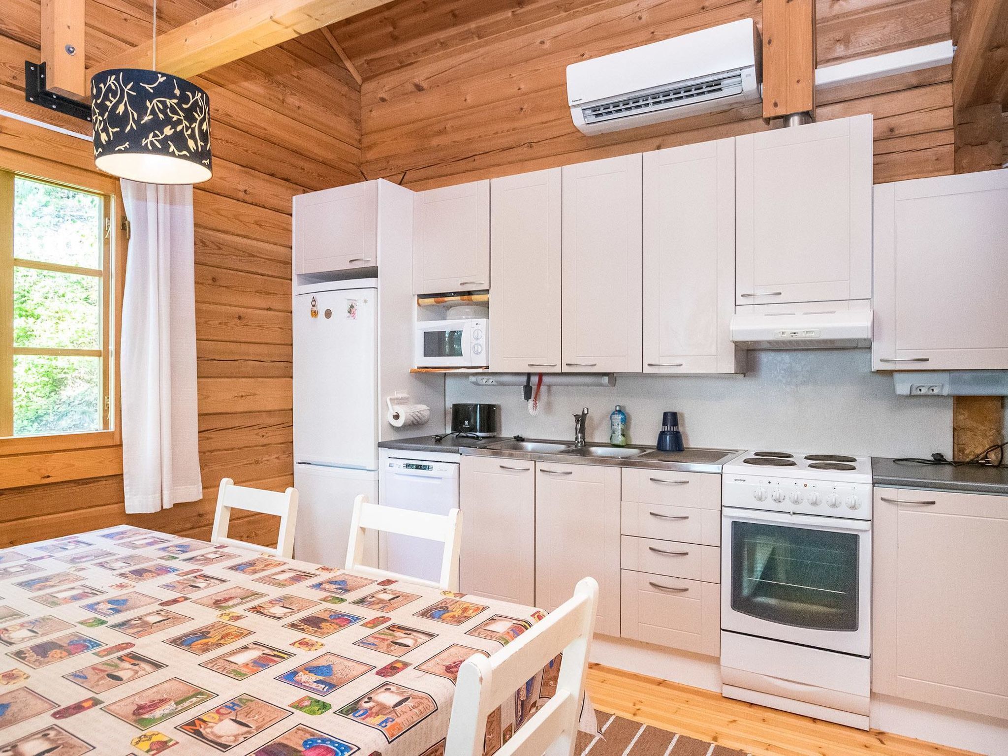 Jääkaappi, mikroaaltouuni, astianpesukone