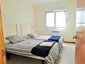 3 bedrooms, WiFi, bed sheets - Remarkable 3-Bed Apartment in Oviedo (Oviedo)