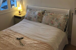 2 bedrooms, desk, iron/ironing board, WiFi