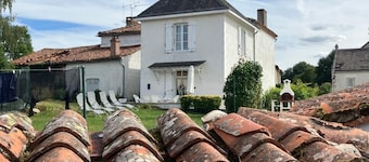 Gite des Roses Sleeps 6 with Gardens