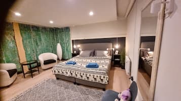 1 bedroom, desk, iron/ironing board, WiFi