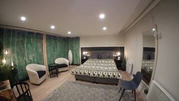 1 bedroom, desk, iron/ironing board, WiFi