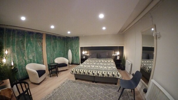 1 chambre, bureau, fer et planche à repasser, Wi-Fi