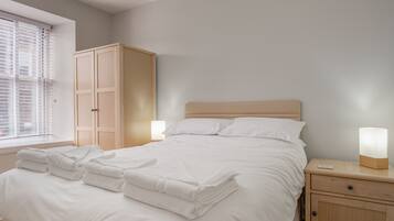 2 quartos, ferros/tábuas de passar roupa, Wi-Fi, roupa de cama