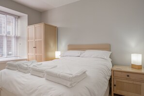 2 quartos, ferros/tábuas de passar roupa, Wi-Fi, roupa de cama