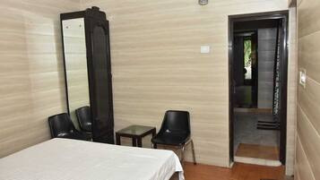 6 bedrooms, WiFi, bed sheets