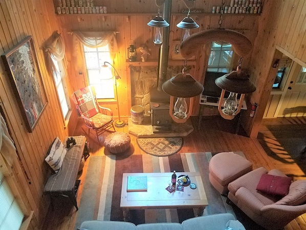Smart TV, fireplace, DVD player, table tennis