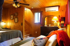 3 bedrooms, desk, iron/ironing board, travel cot