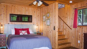 3 bedrooms, desk, iron/ironing board, travel crib