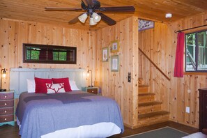 3 bedrooms, desk, iron/ironing board, travel cot