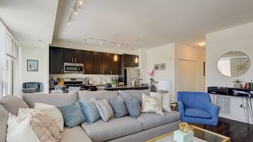 Smart TV, fireplace, stereo