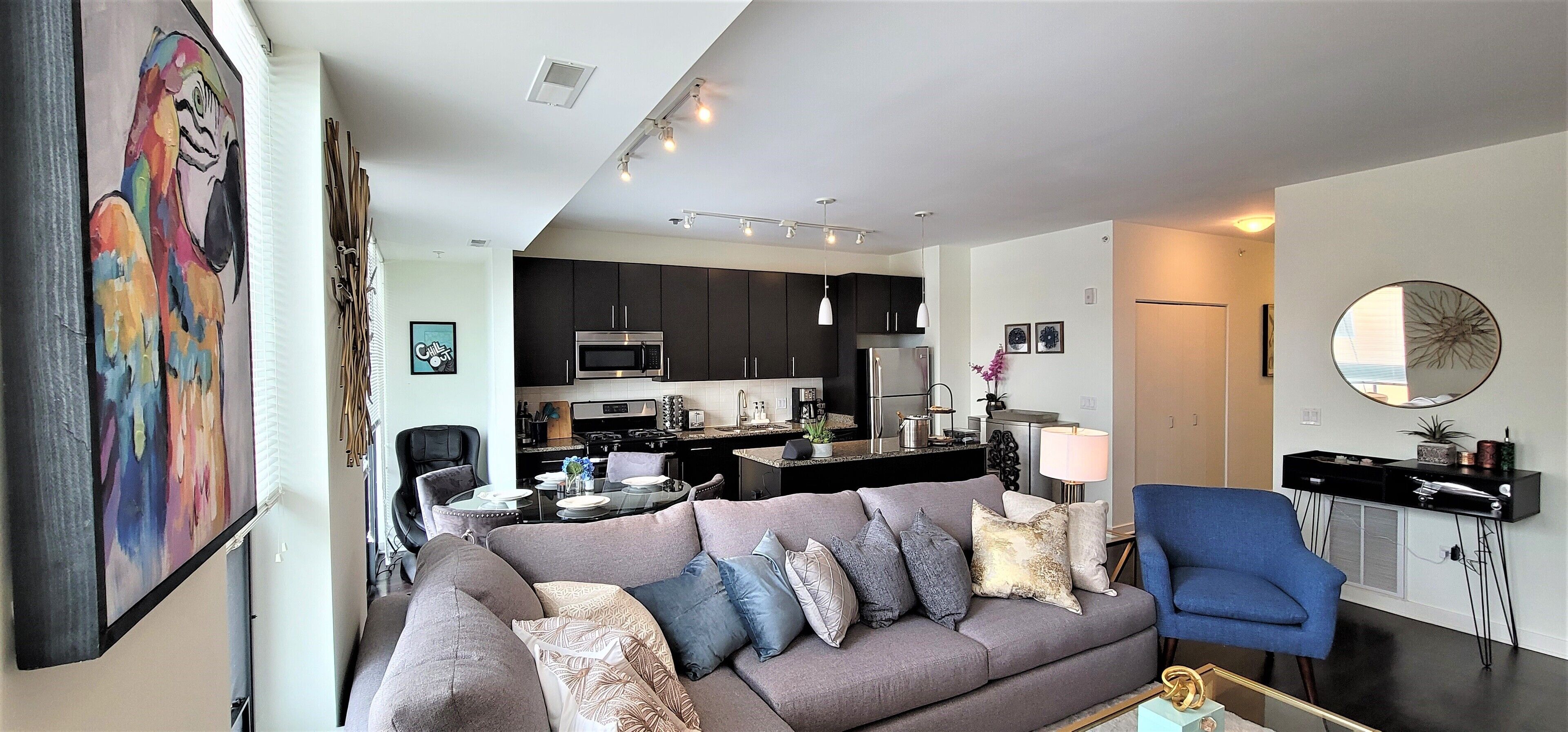 Smart TV, fireplace, stereo