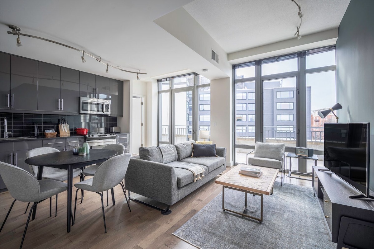 Smart Logan Circle 2BR w/ DM, Gym, W/D, nr. Whole Foods, by Blueground