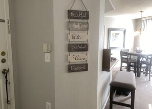 Interior - 2 Bd/2Ba in Central Phx with a private patio, 2 pools, 2 hot tubs gated complex! (Phoenix)