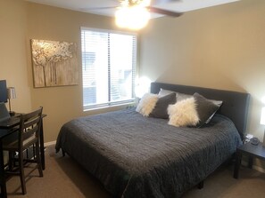 2 bedrooms, iron/ironing board, free WiFi, bed sheets - 2 Bd/2Ba in Central Phx with a private patio, 2 pools, 2 hot tubs gated complex! (Phoenix)