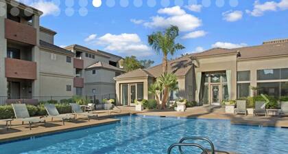 2 Bd/2Ba in Central Phx with a private patio, 2 pools, 2 hot tubs gated complex!