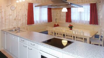 Kühlschrank, Herdplatte, Geschirrspüler