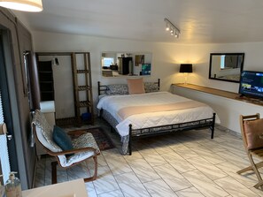 1 室のベッドルーム、WiFi (無料)、ベッドシーツ