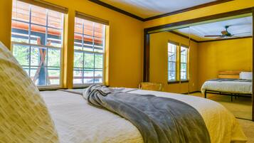 4 chambres, bureau, fer et planche Ă repasser, lit parapluie