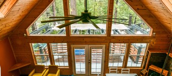 Lassen Creekside Cabin, 9 miles to Park. Snowshoes, EV Charger!