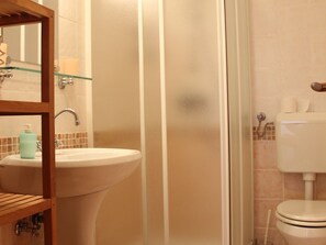 Shower, towels