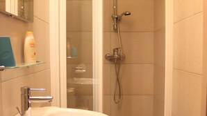 Bathroom - A Great Choice for Travellers Interested in Tranquility, Excursions and Mountains (Bohinj)