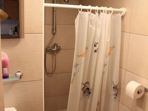 Shower, towels - Beautiful Apartment in Bohinjska Bistrica With Barbecue (Bohinj)