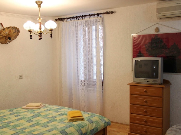 1 bedroom, individually furnished, bed sheets